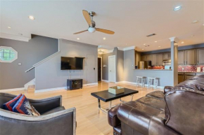 Experience Austin + 3 BR + 5 mins to Downtown!